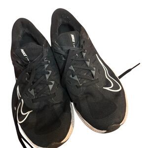 Nike womens size 8 Quest 3 running Shoes